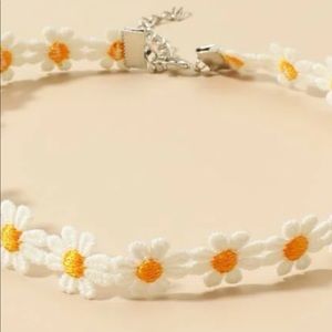 Daisy choker